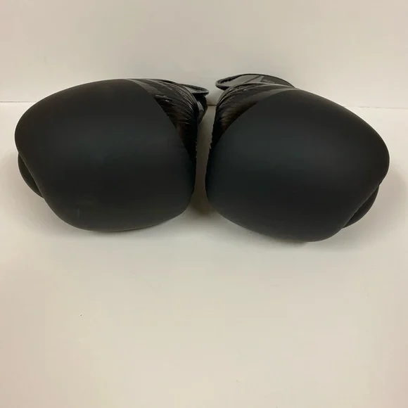 Venum Black Boxing Gloves - Picture 5 of 9